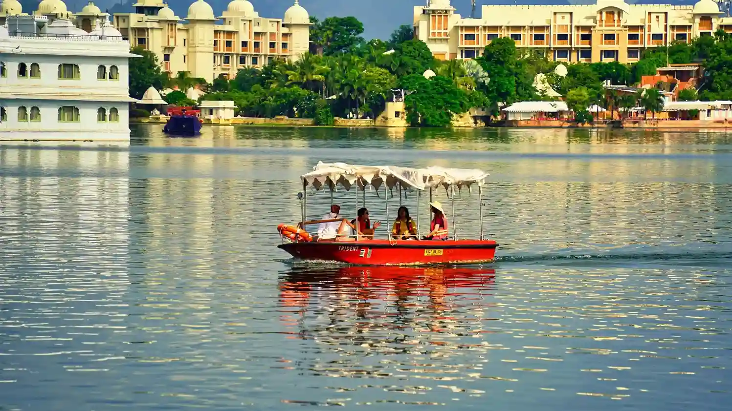Lake Pichola & Boat Ride in Udaipur