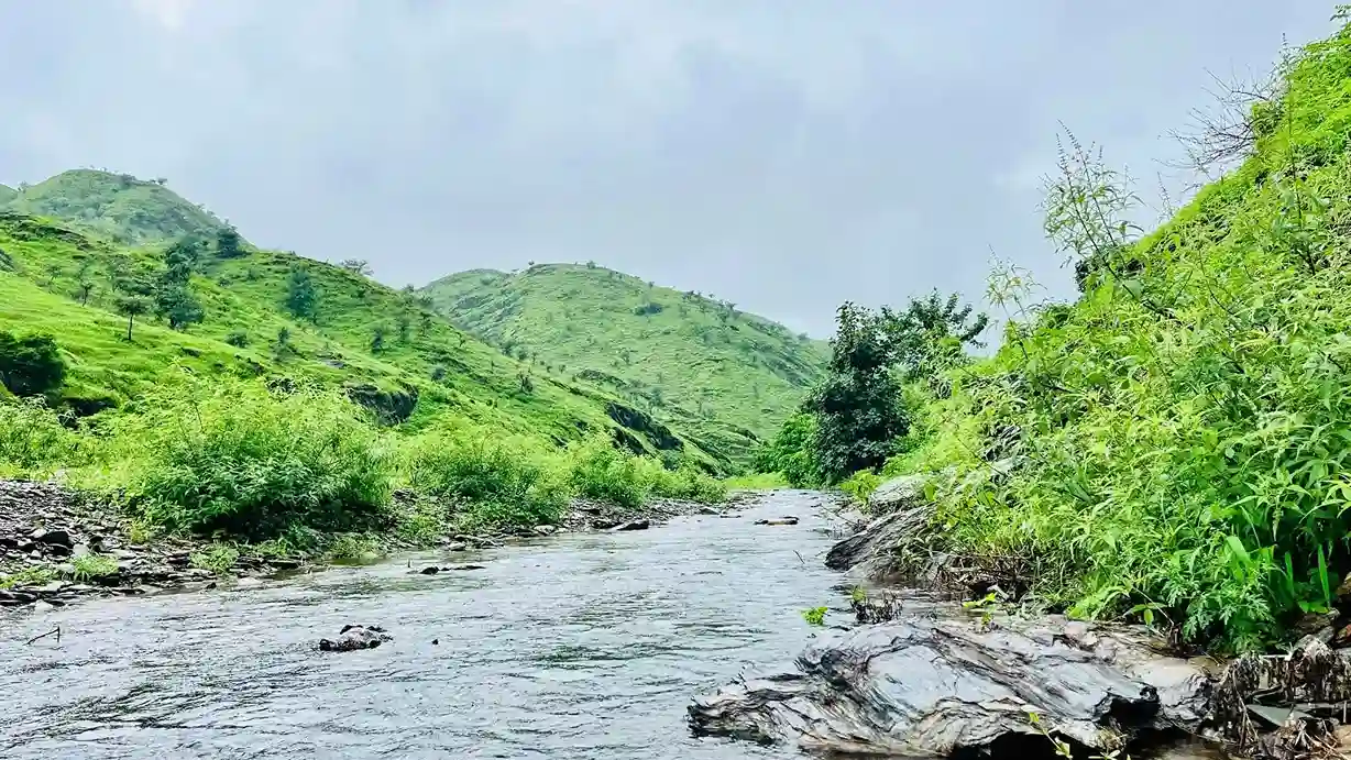 Hidden Gems to Explore with Private Taxi in Udaipur